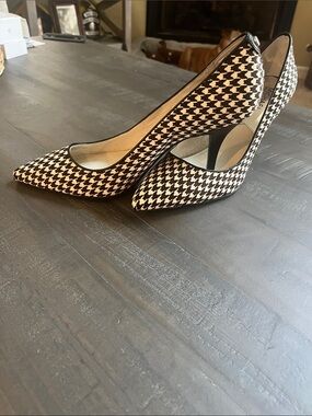 NWOB Michael Kors Black & White Houndstooth Pointed Toe Pumps